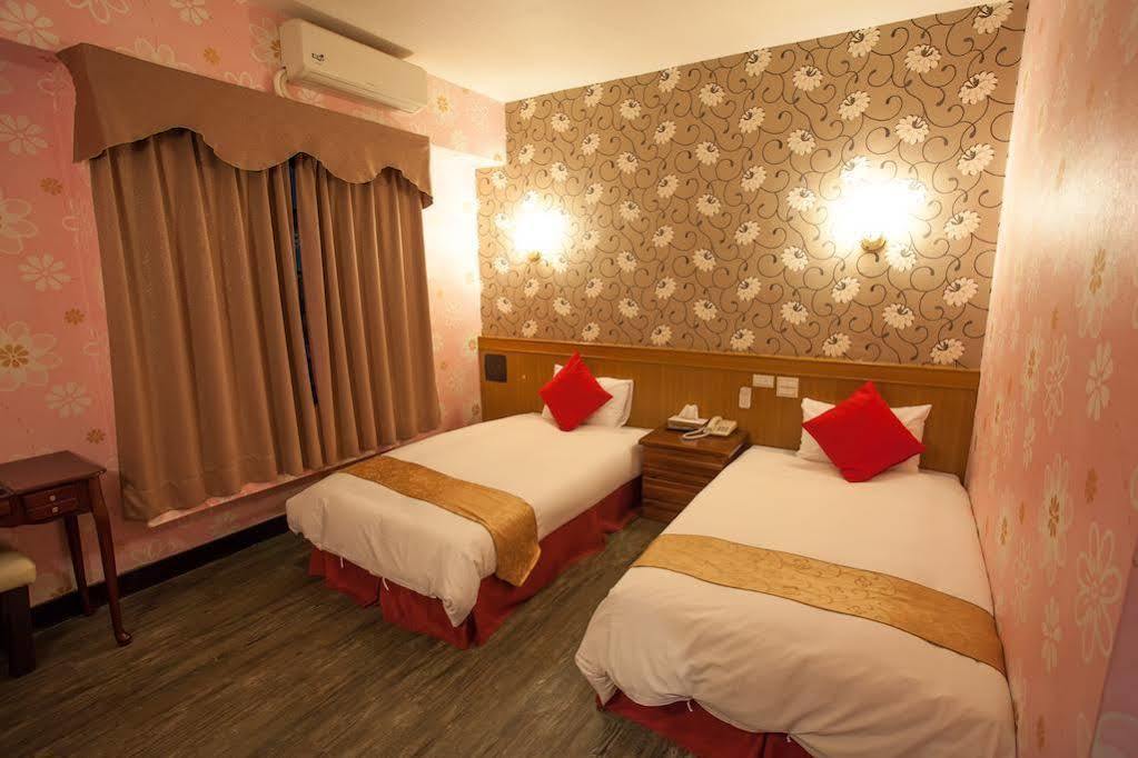 Chiayi Crown Hotel Buitenkant foto