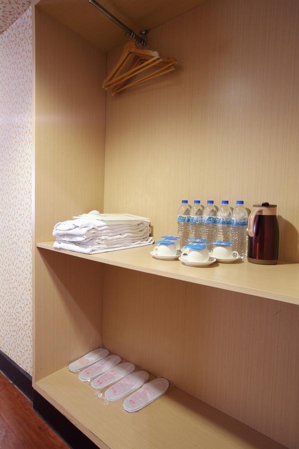 Chiayi Crown Hotel Buitenkant foto