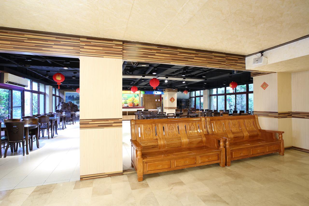 Chiayi Crown Hotel Buitenkant foto