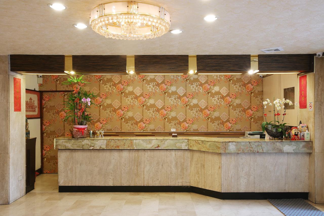 Chiayi Crown Hotel Buitenkant foto