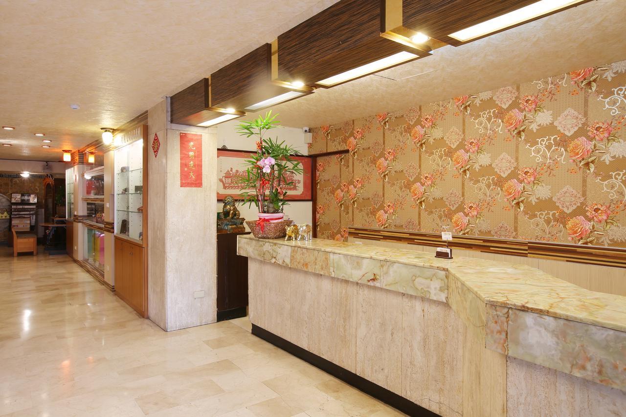 Chiayi Crown Hotel Buitenkant foto